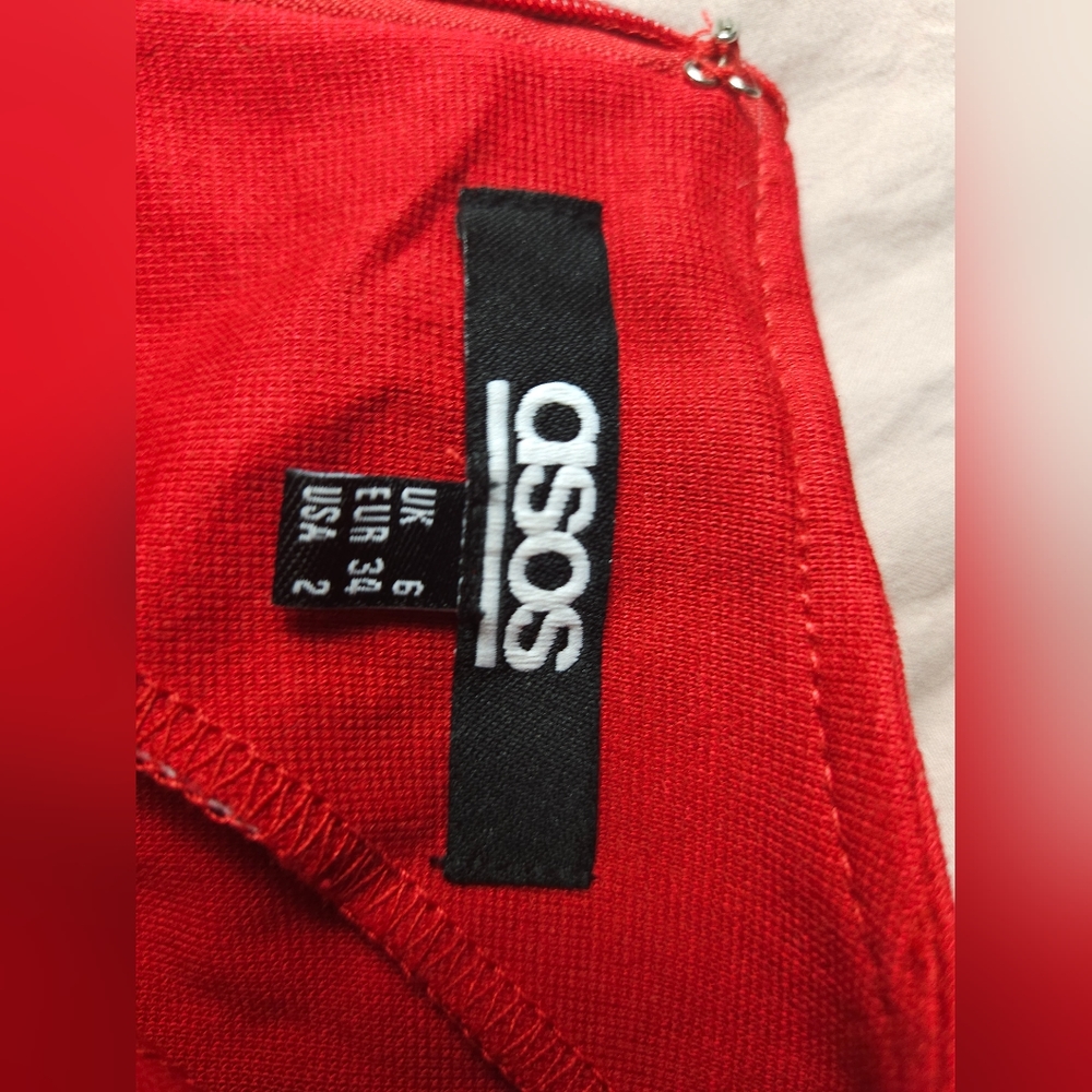 Vestido rojo pencil con bolsillo y forma